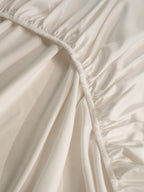 Close-up of the fully elasticized edge on the Lait fitted sheet